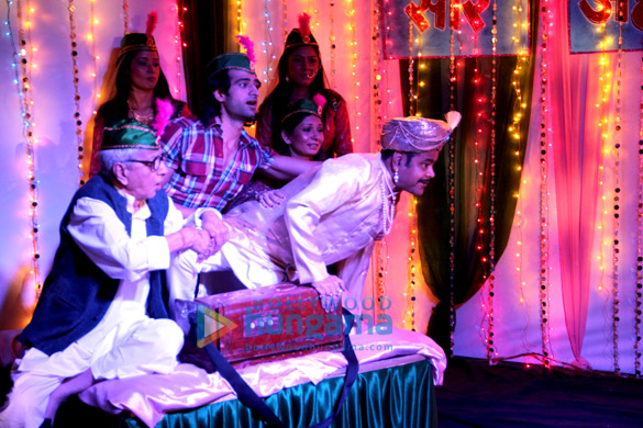 saare jahaan se mehnga 34