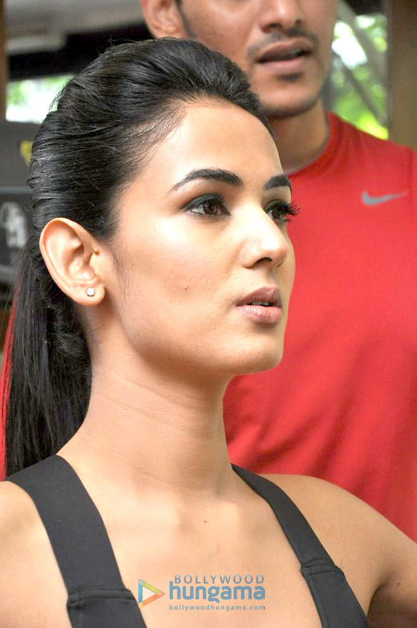 sonal chauhan at body sculptor gym juhu 9