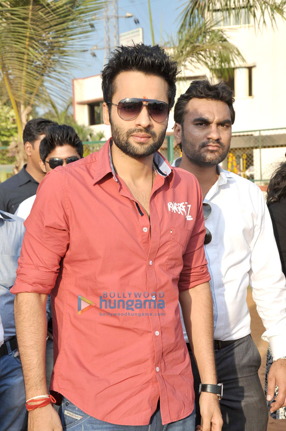 jackky bhagnani promotes rangrezz at friendly cricket tournament 10