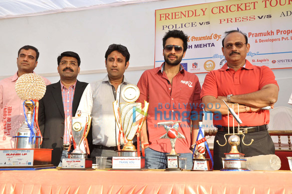 jackky bhagnani promotes rangrezz at friendly cricket tournament 2