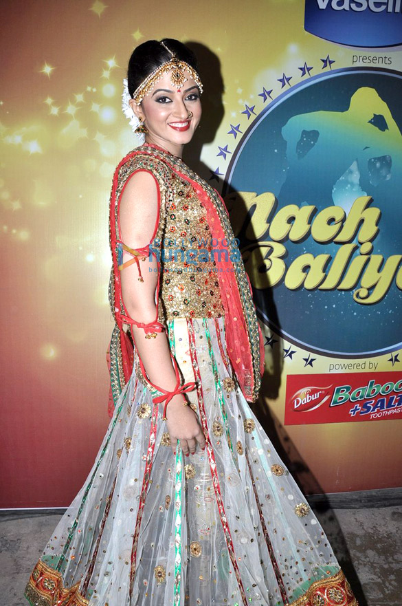 bipasha nawazuddin promote aatma on nach baliye 5 11