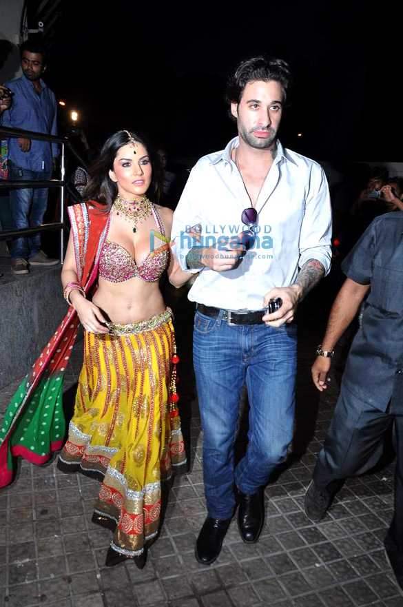 launch of laila teri le legi song from shootout at wadala 15