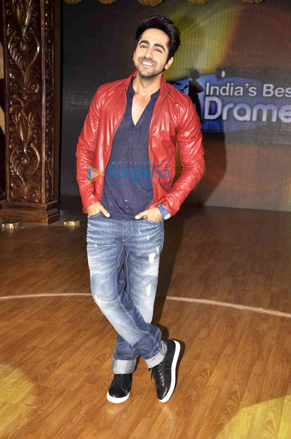 ayushmann khurrana promotes nautanki saala at indias best dramebaaz 8