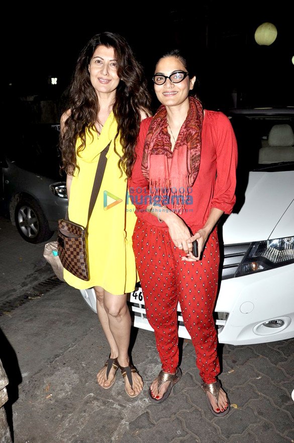 salman khans family watches himmatwala 6