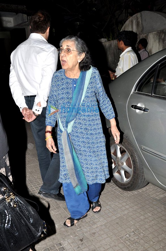 salman khans family watches himmatwala 7