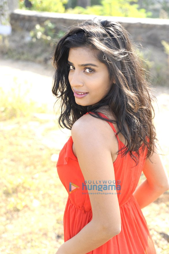 gaelyn mendonca 4