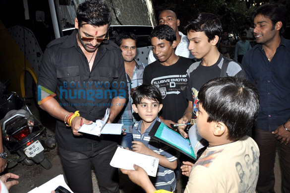 john abraham snapped promoting shootout at wadala 10
