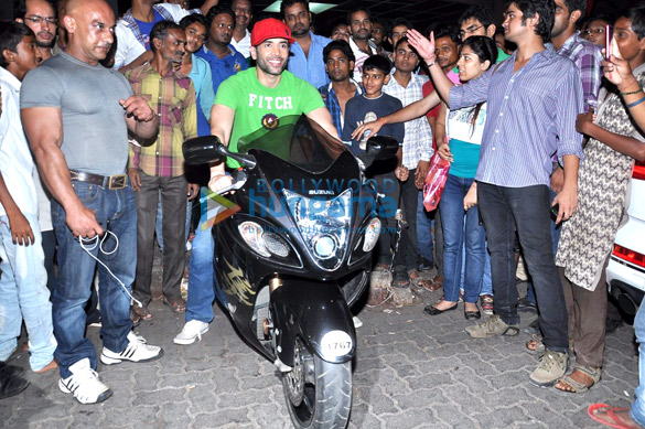 tusshar visits gaiety galaxy to promote shootout at wadala 6