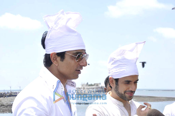 sonu tusshar snapped visiting haji ali 7