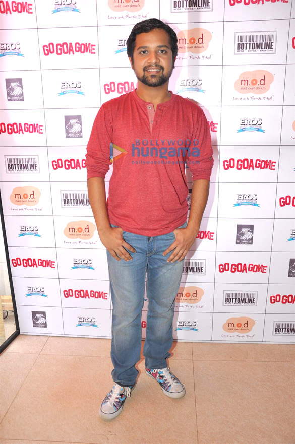cast of go goa gone snapped visiting the mad over donuts store in bandra 8