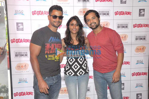 cast of go goa gone snapped visiting the mad over donuts store in bandra 4