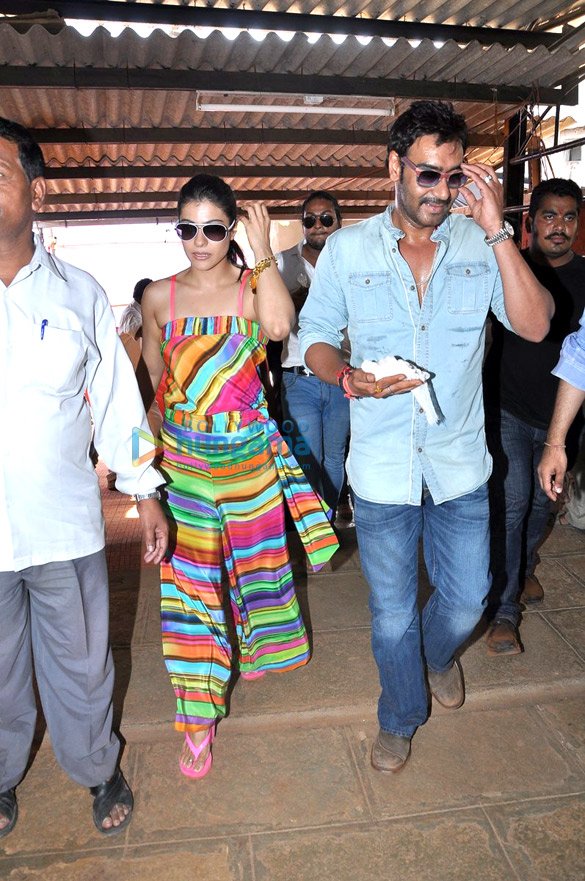ajay devgn kajol support tanujas social initiative 13