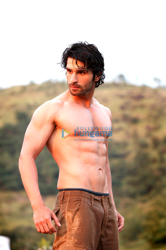 ramaiya vastavaiya 104