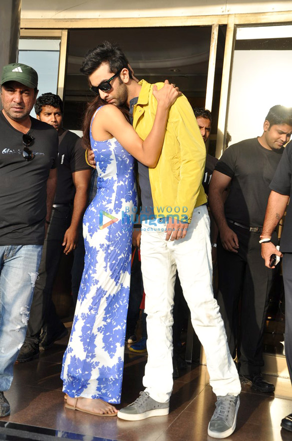 ranbir deepika at yeh jawaani hai deewani closeup event 11