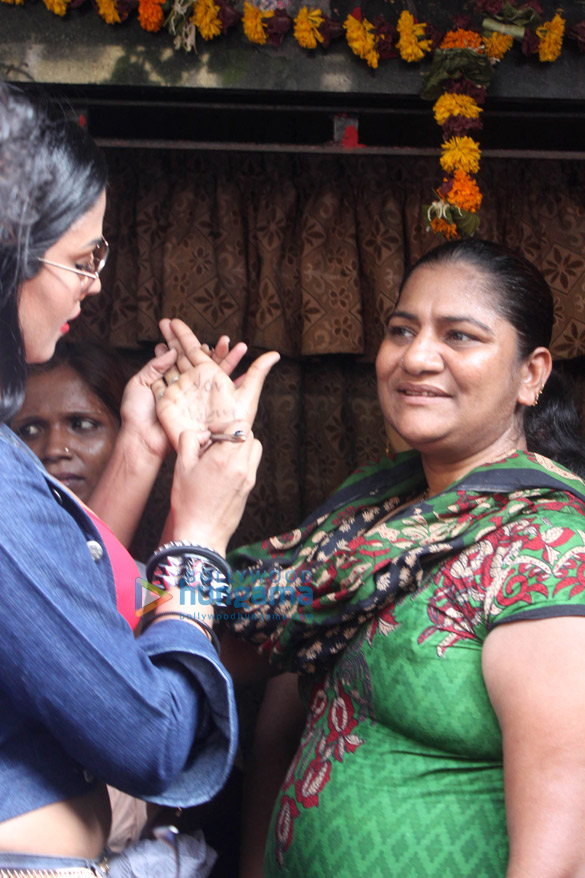 veena malik promotes zindagi 50 50 at kamathipura 5