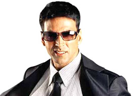 Akshay survives truck mishap