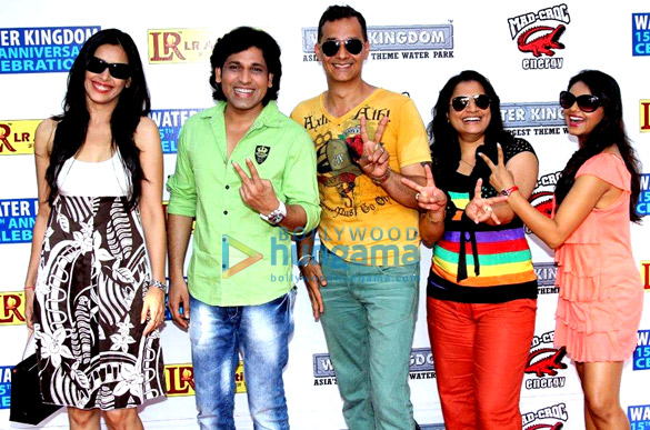 hrishita bhatt went with cast of film ziindagi 50 50 to promote at water kingdom 2