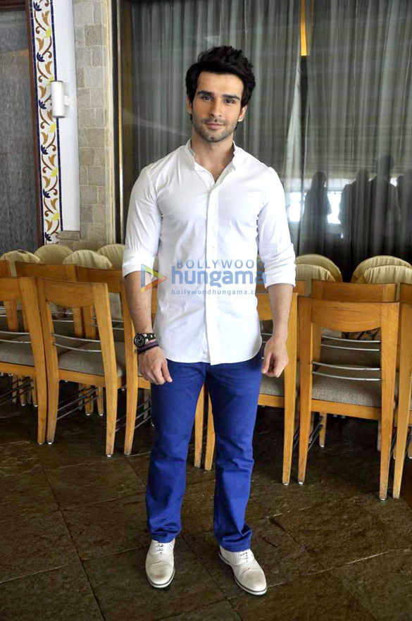 girish taurani prabhu dheva promote ramaiya vastavaiya 7