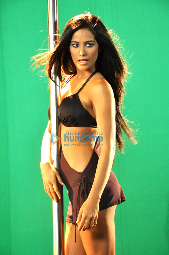 poonam pandey shoots a promotional video for nasha 12