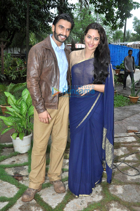 ranveer sonakshi promote lootera on the sets of uttaran 2