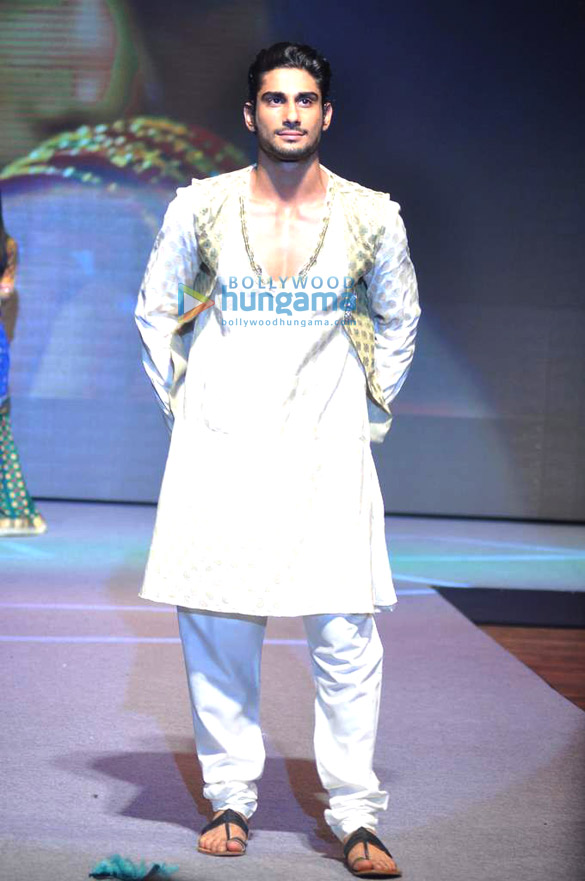 starcast of issaq at inifd fashion show vibrance 2013 7