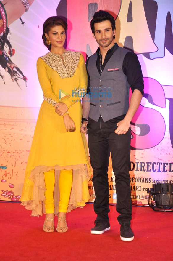jacqueline fernandez performs at ramaiya vastavaiya song launch 3