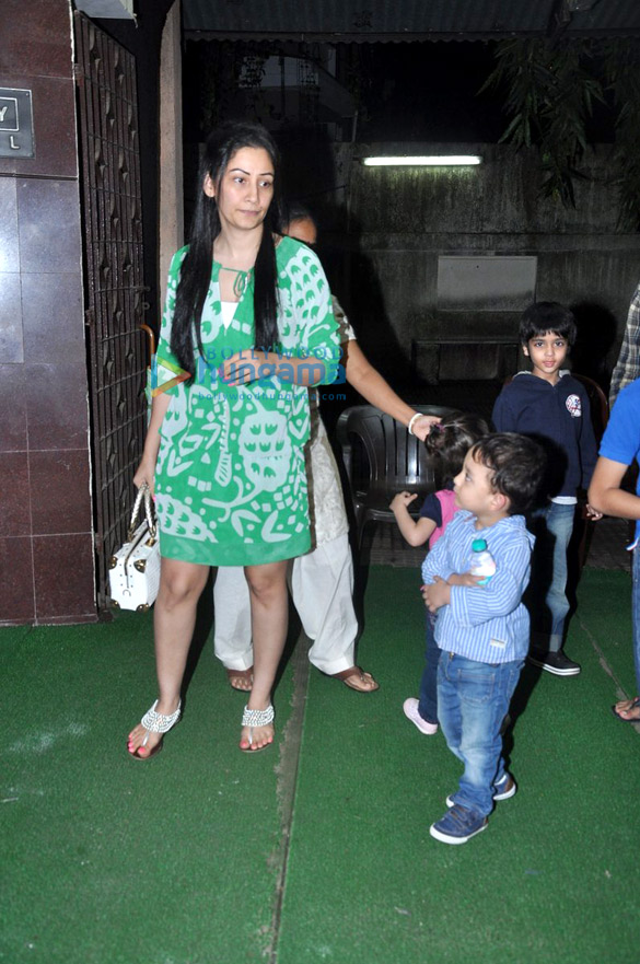 manyata watches policegiri with her kids 4