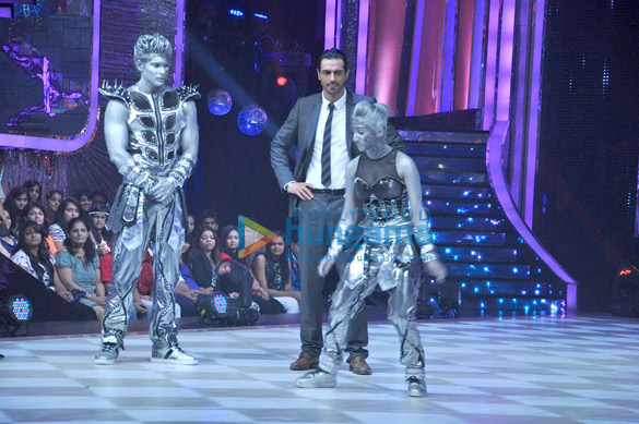 arjun rampal promotes d day on jhalak dikhhla jaa 2
