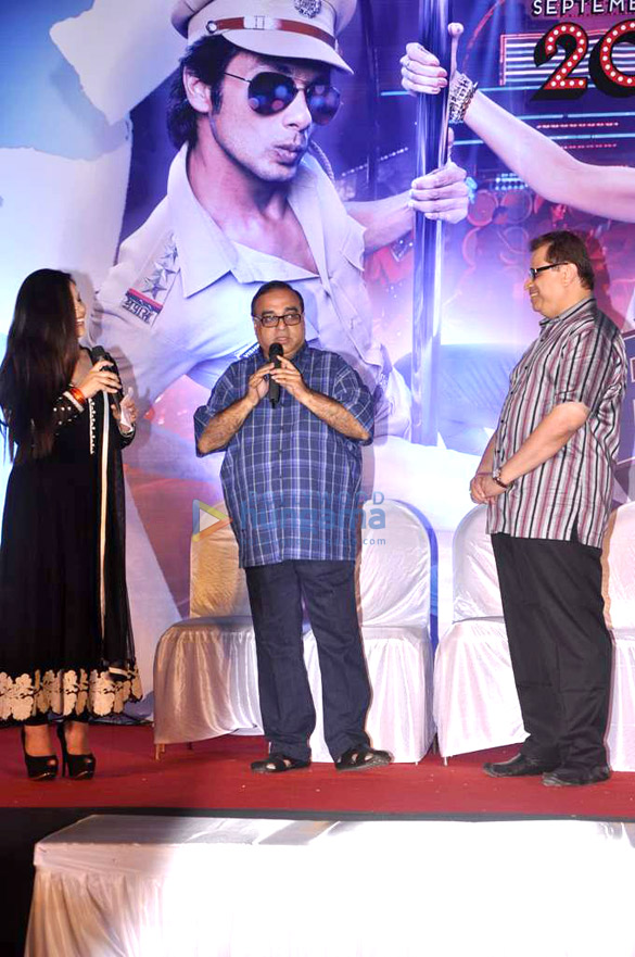 launch of tu mere agal bagal hai song from phata poster nikhla hero 7