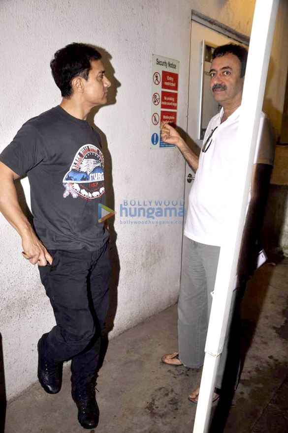 aamir khan snapped while dubbing for his film 2