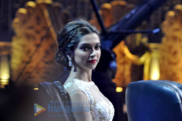 shahrukh deepika promote chennai express on indian idol junior 7