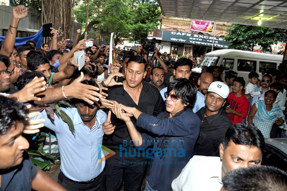 shahrukh khan promotes chennai express at new excelsior 12