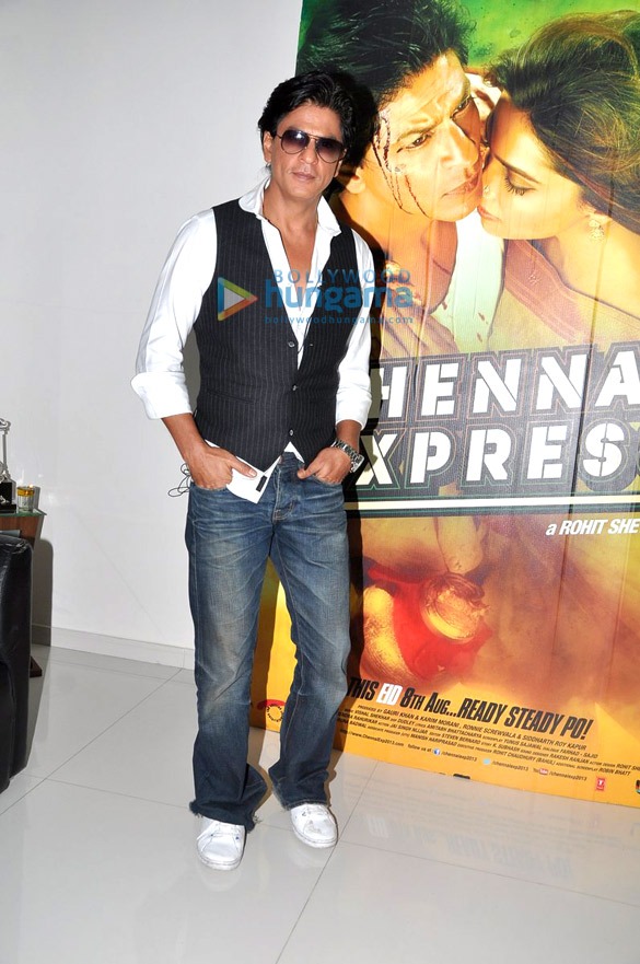 shahrukh rohit shettys facebook chat for chennai express 8
