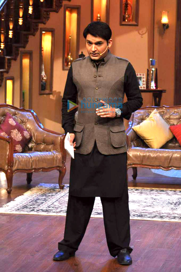 ajay promotes satyagraha at comedy nights with kapil 4