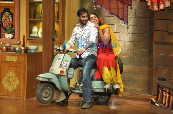 ajay promotes satyagraha at comedy nights with kapil 8