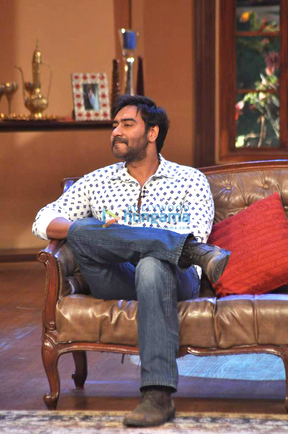 ajay promotes satyagraha at comedy nights with kapil 11