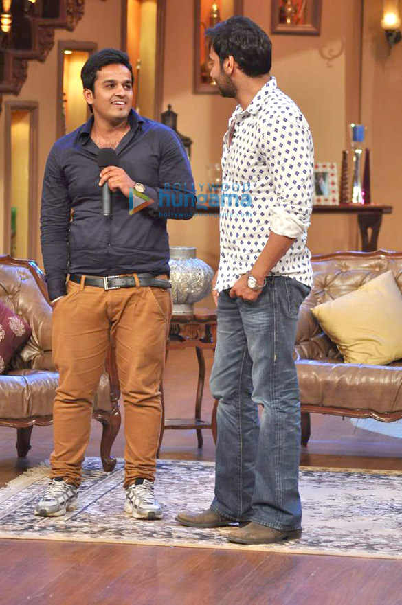 ajay promotes satyagraha at comedy nights with kapil 5