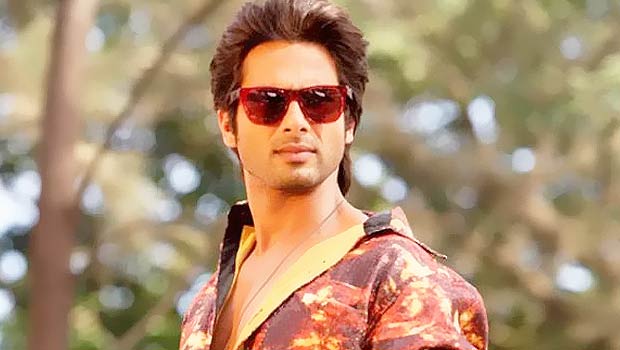 Making Of ‘Tu Mere Agal Bagal’ (Phata Poster Nikhla Hero)