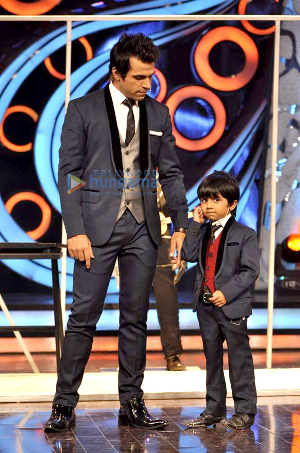 akshay promotes boss on the sets of dance ka tashan 6