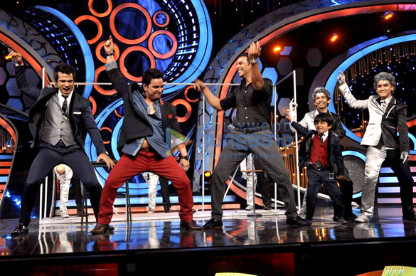 akshay promotes boss on the sets of dance ka tashan 3