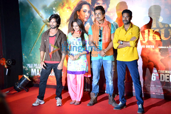 shahid sonakshi unveil first look of r rajkumar 3
