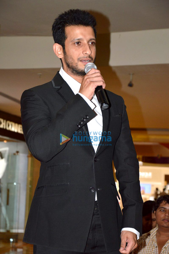 sharman jaaved promote war chhod na yaar at rcity mall 4