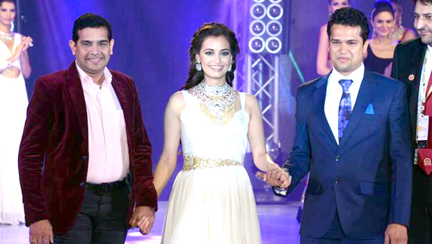 Bollywood Stars At ‘Indian Bullion & Jewellers Awards 2013’