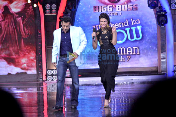 priyanka promotes krrish 3 on bigg boss 7 16