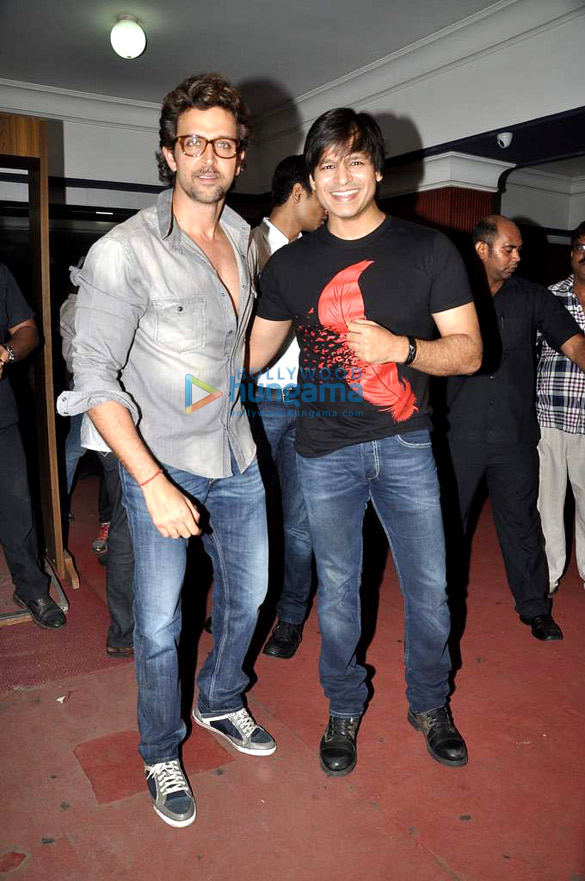 hrithik vivek promote krrish 3 at chandan 5