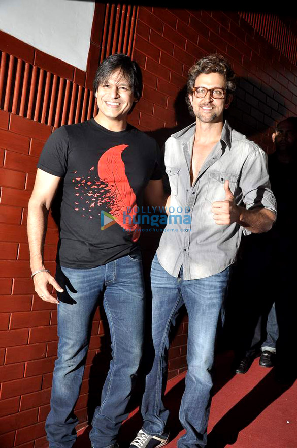 hrithik vivek promote krrish 3 at chandan 4