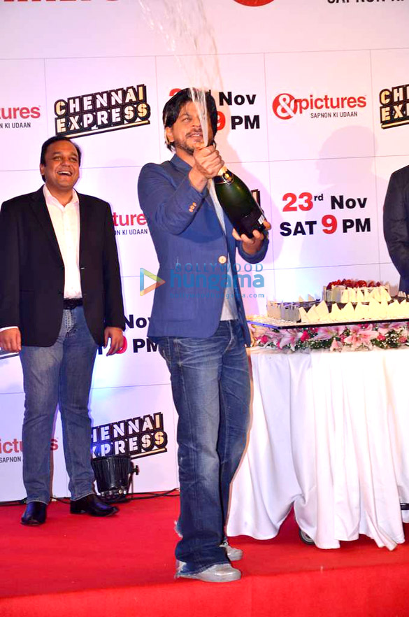 zee tv hosts success bash of chennai express 4