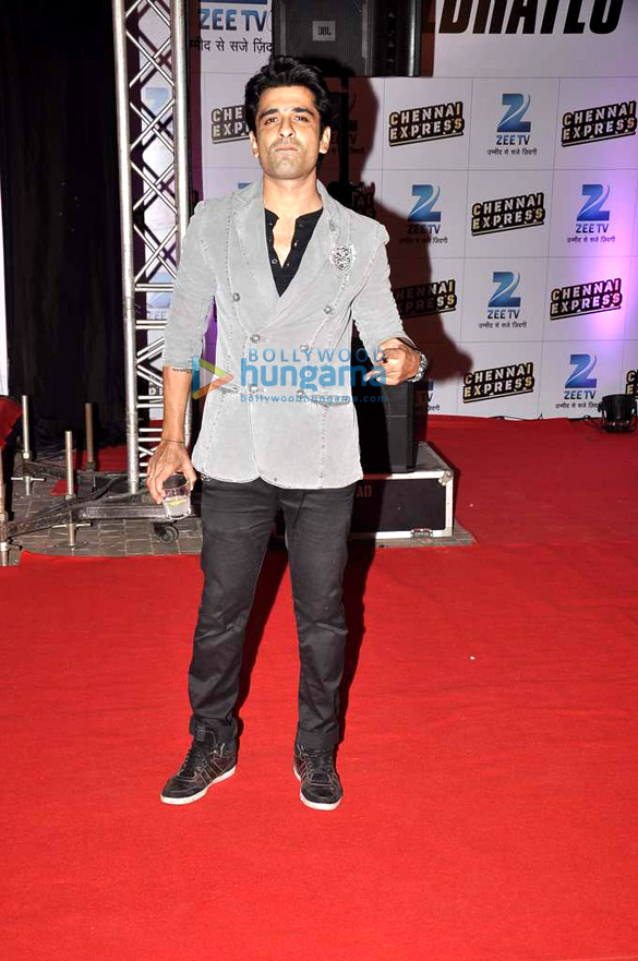 zee tv hosts success bash of chennai express 23