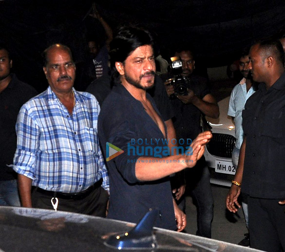 shahrukh khan with cast snapped on happy new year sets 2