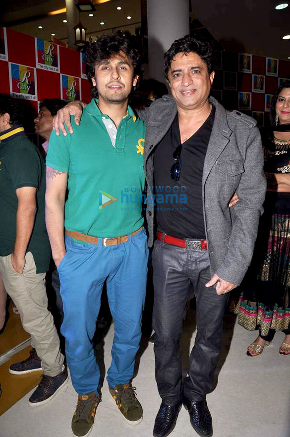 promotion of singh saab the great at r city mall 9
